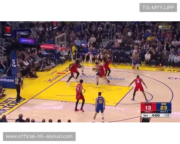 库里压哨远投命中，全场瞬间炸裂